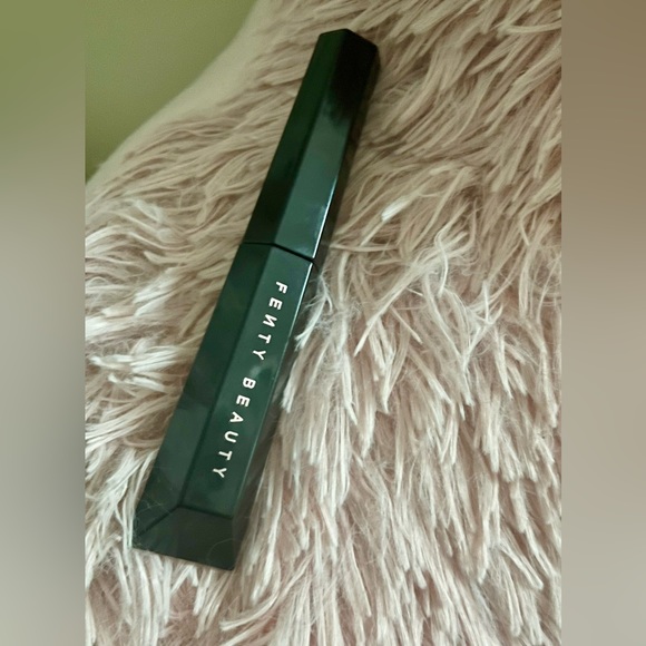 NEW Fenty Beauty Hella Thicc Volumizing Mascara Black Full Size - Picture 3 of 12